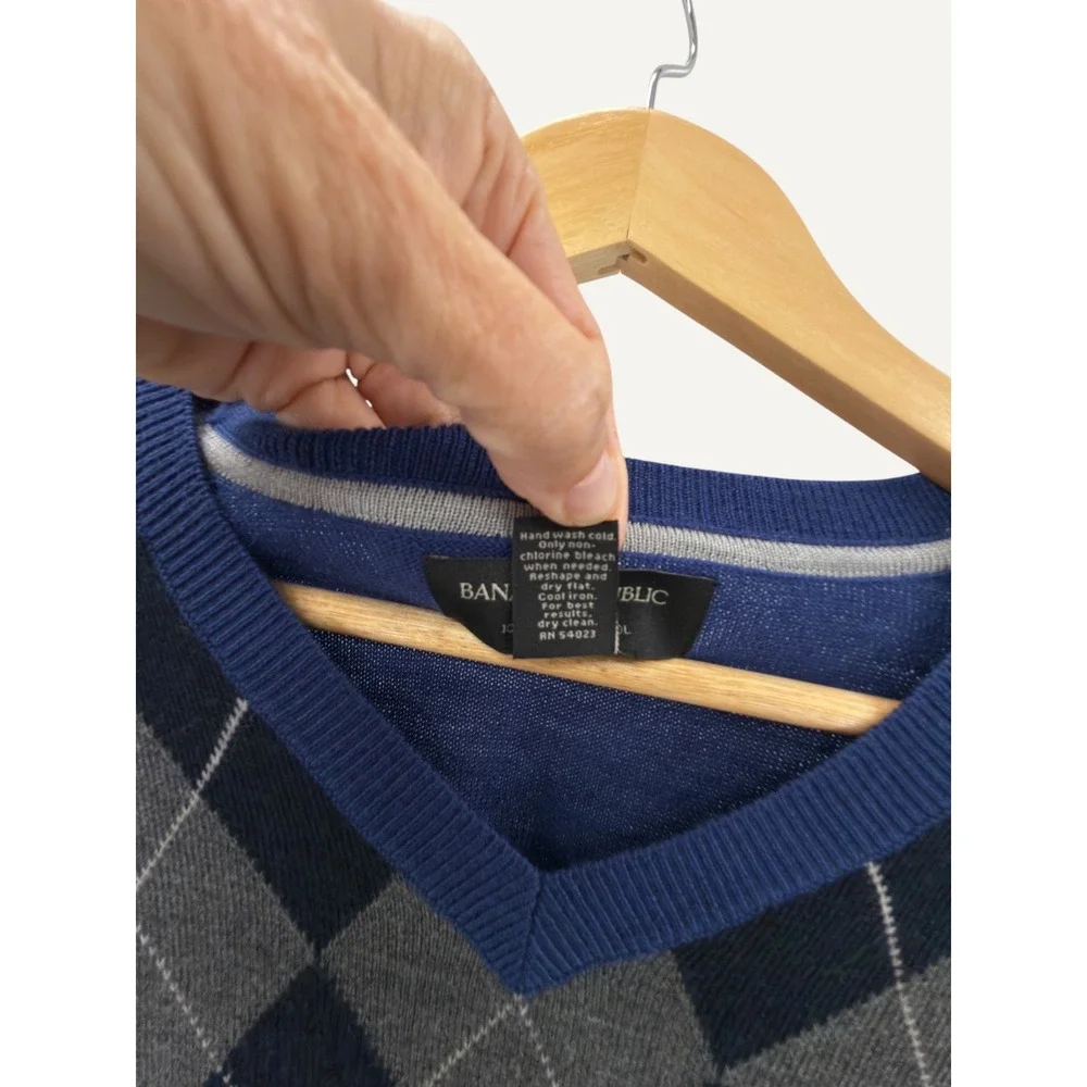 Banana Republic Mens 100% Merino Wool Sweater Argyle V-Neck M Collegiate Classic